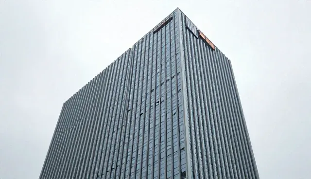 客户沟通中两种做法对比及实际取舍分析